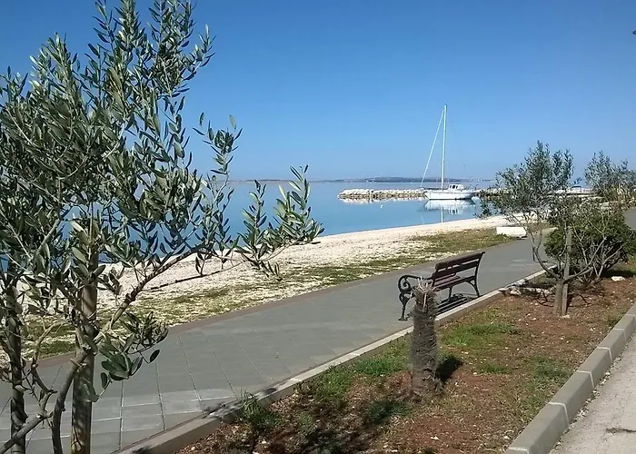 2 Дом отдыха *